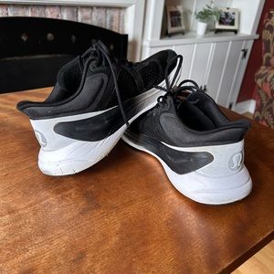 Lululemon bliss feel sneakers size 8.5